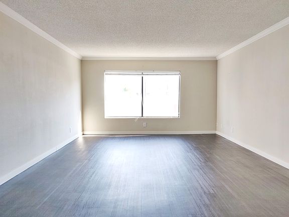 3rd image of 1530 N Formosa Ave #213