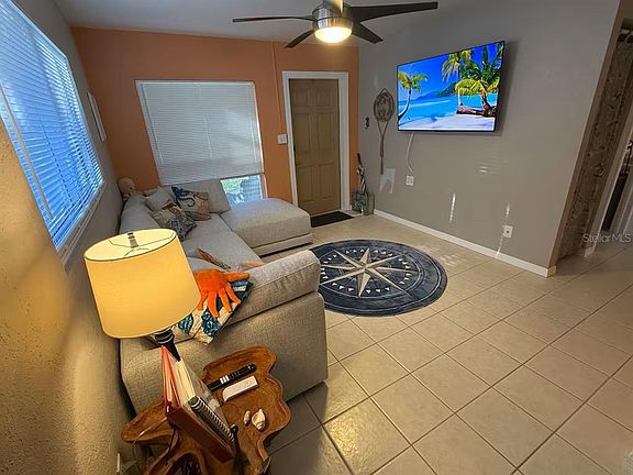 4th image of 525 Showalter Ave