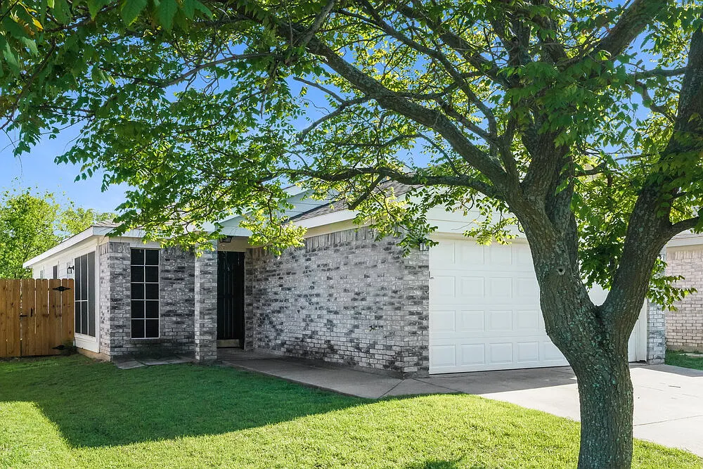 3 bed, 2.0 bath, 1262 sqft, $1,795 — Photo 3
