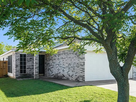 3rd image of 1104 Driftwood Ln