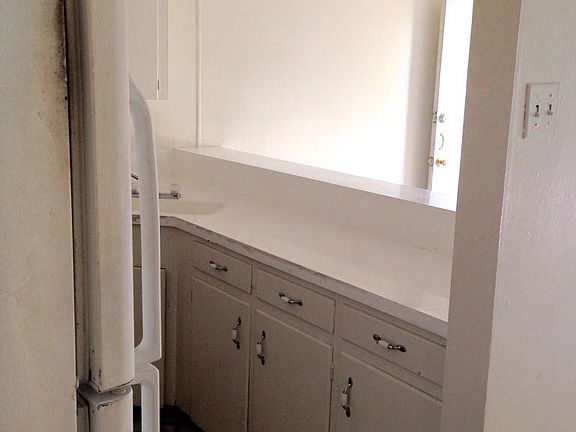 Another view of the kitchen.