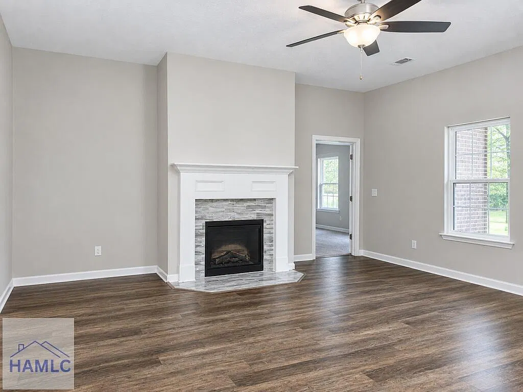 4 bed, 2.0 bath, 1924 sqft, $2,200 — Photo 3