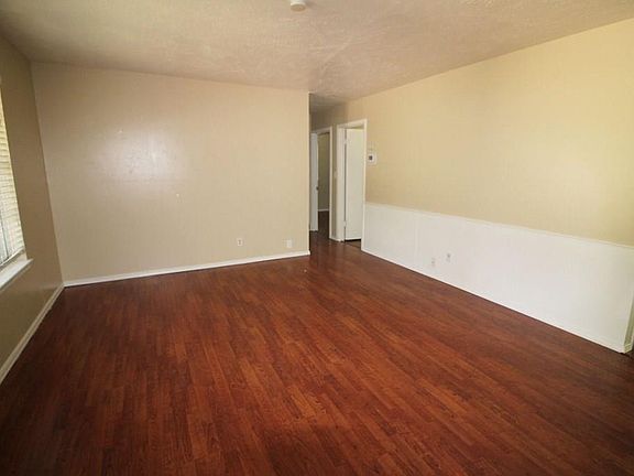 3rd image of 713 Howard Dr