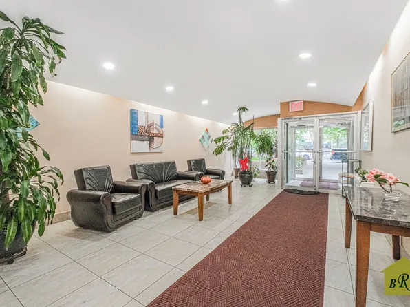 2815 Ocean Parkway image 5 of 32