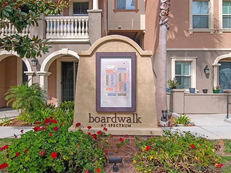 Paramount Dr — Photo 2