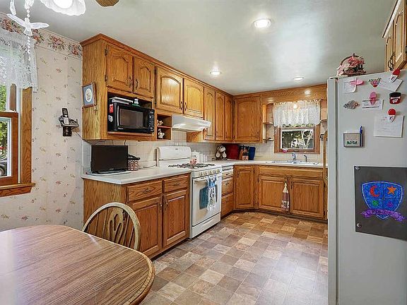 Kitchen Appliance Package Included.