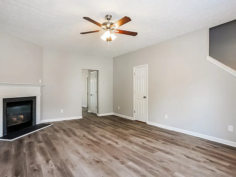 444 Village Bluff Dr — Photo 5