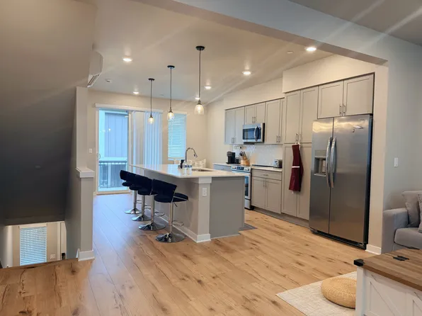 15423 Admiralty Way #C3, Lynnwood, WA 98087