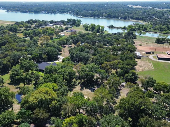 1325 Park St, Azle, TX 76020