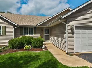 2212 Candlewick Dr SE, Poplar Grove, IL 61065