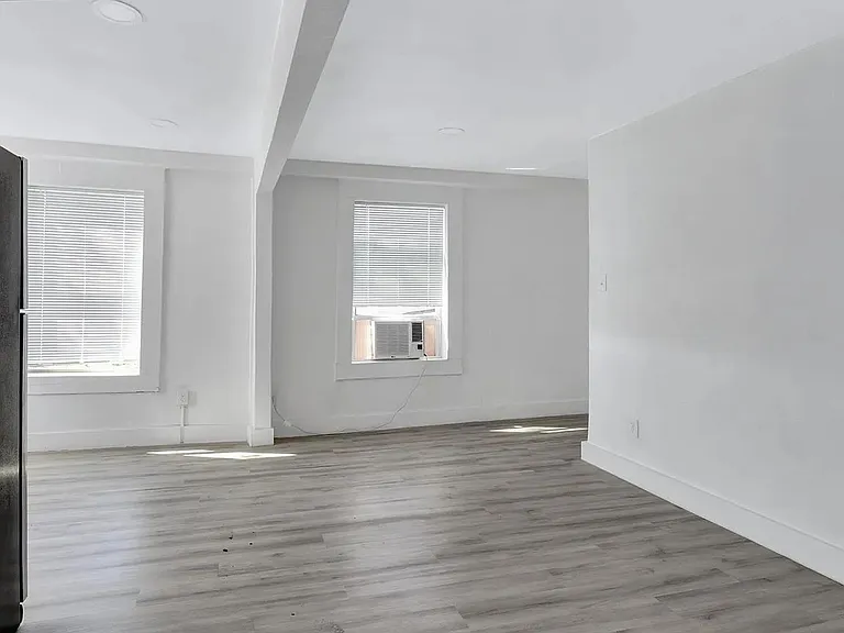 2737 Stuart Dr — Photo 19