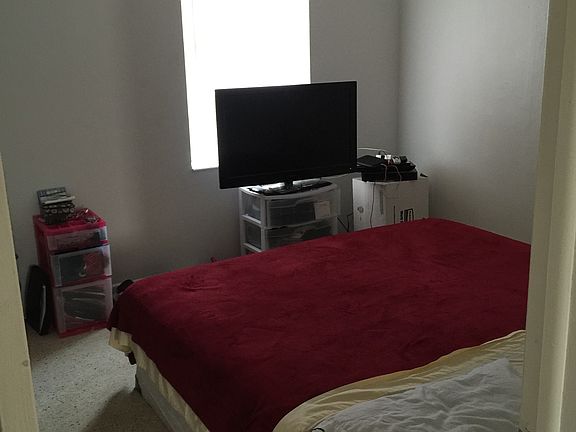 4th image of 2721 Grand Ave