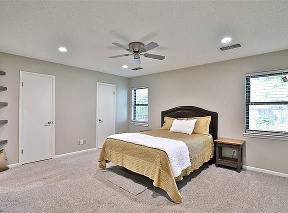 5th image of 150 Lawrence Cir