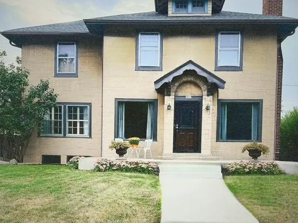 2067 South 82nd STREET, West Allis, WI 53219