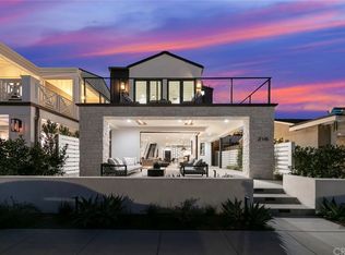 216 Diamond Ave, Newport Beach, CA 92662