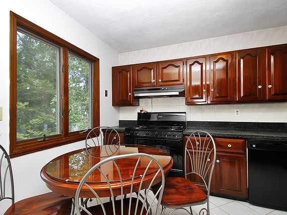 4th image of 21 Parnell Dr