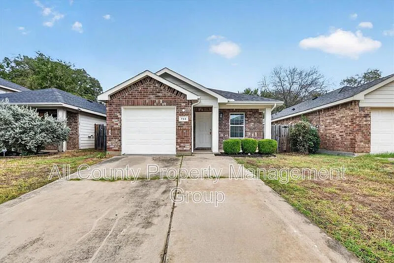 3 bed, 2.0 bath, 1274 sqft, $1,750 — Photo 1