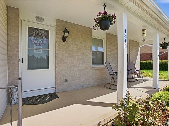 4th image of 1810 Carlyle Dr