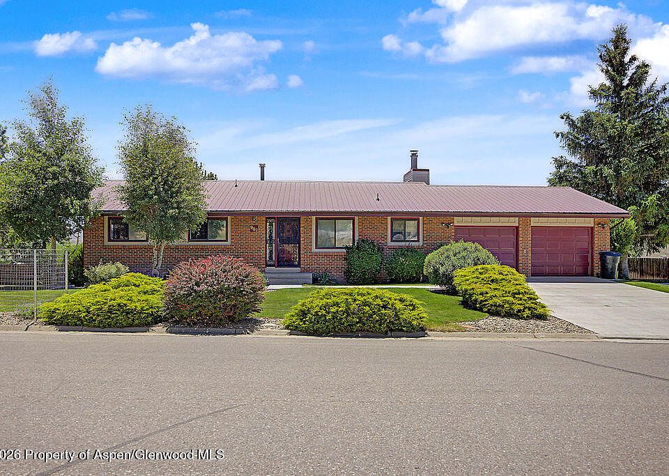 1st image of 982 Alta Vista Dr