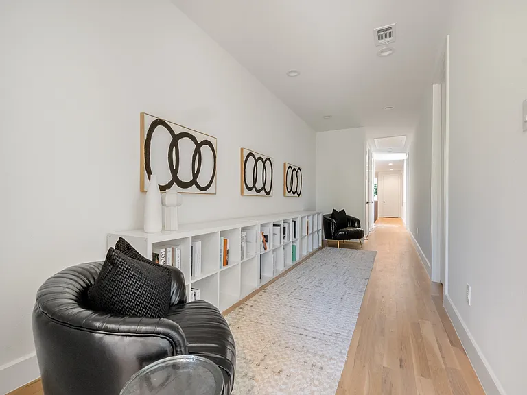 2324 Kirby St — Photo 18