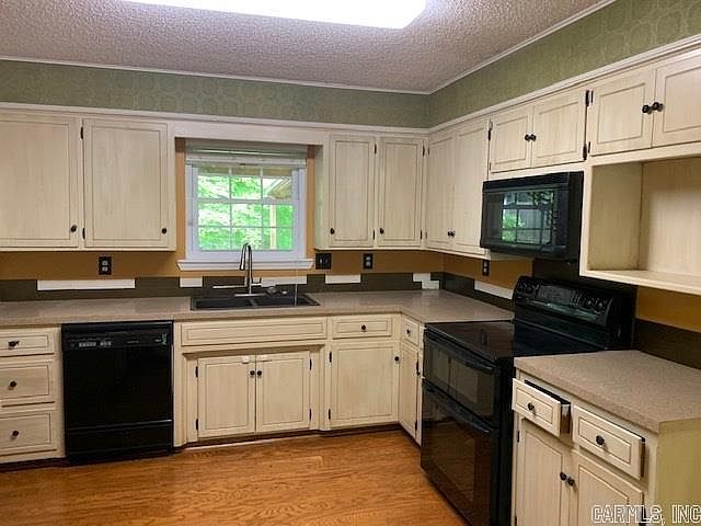 2nd image of 2605 Woodvale Ln