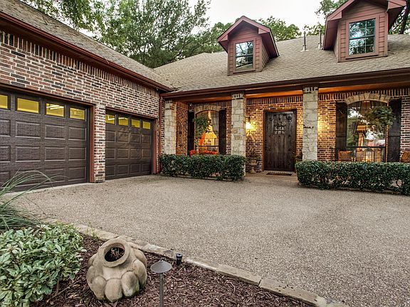 2nd image of 2906 Oakwood Ct