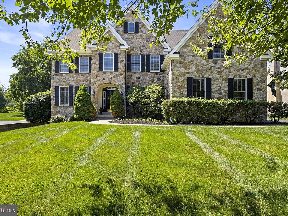 1st image of 105 Forest Dr