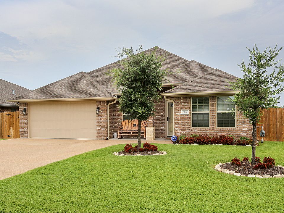 1st image of 916 Emerald Dove Ave