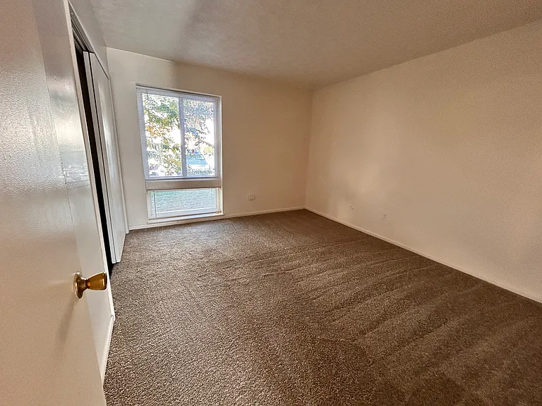 Huntingwood Apartments — Photo 8