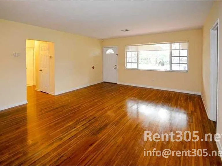 6515 SW 48th St — Photo 4