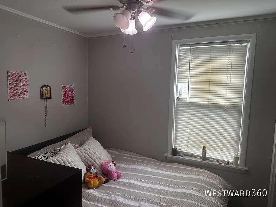 "Available 09/01 / Avondale / 2 Bed + Den / 1 Bath / Pets Welcome " — Photo 4