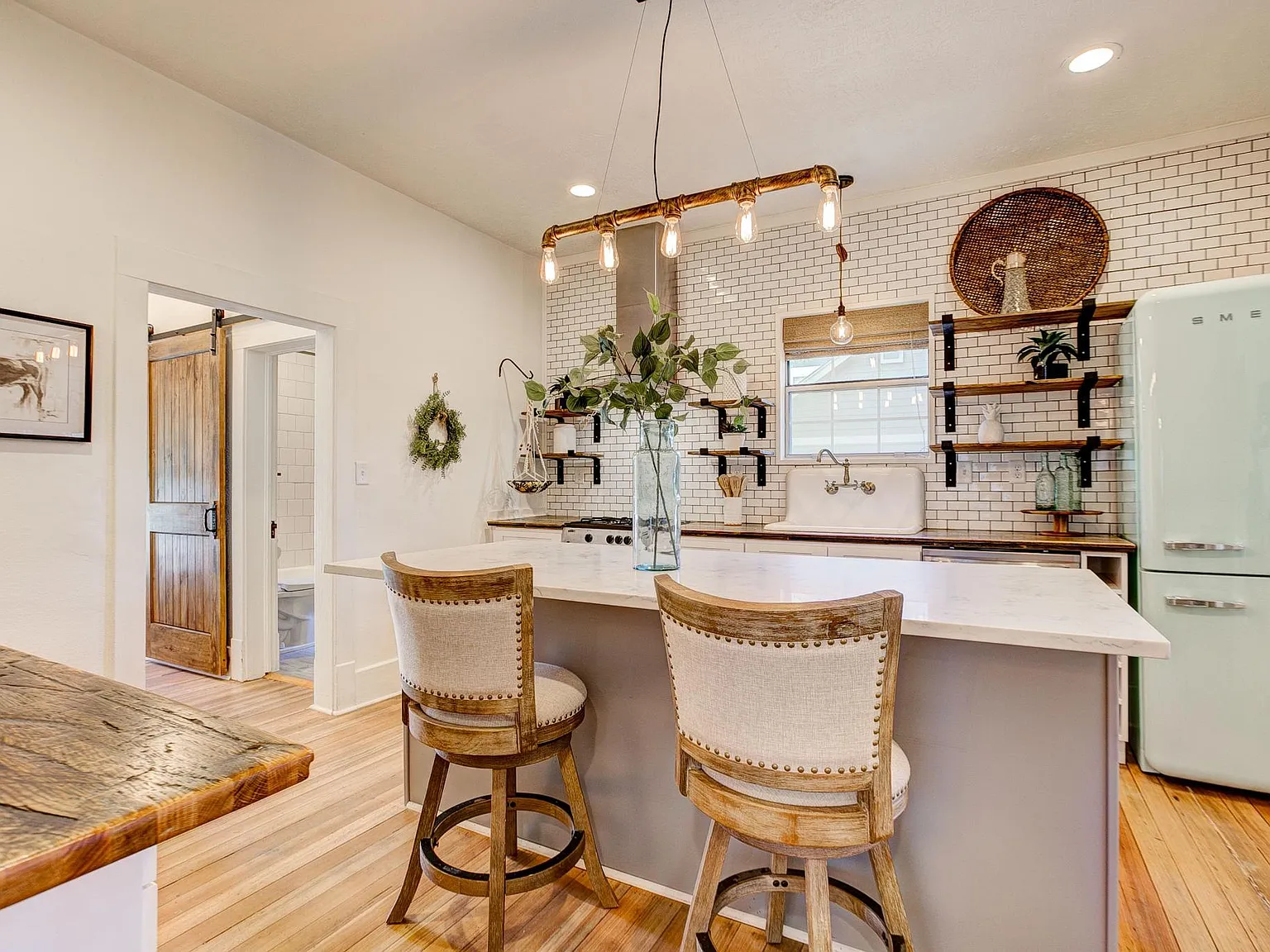 2 bed, 855 sqft, $2,450 — Photo 4