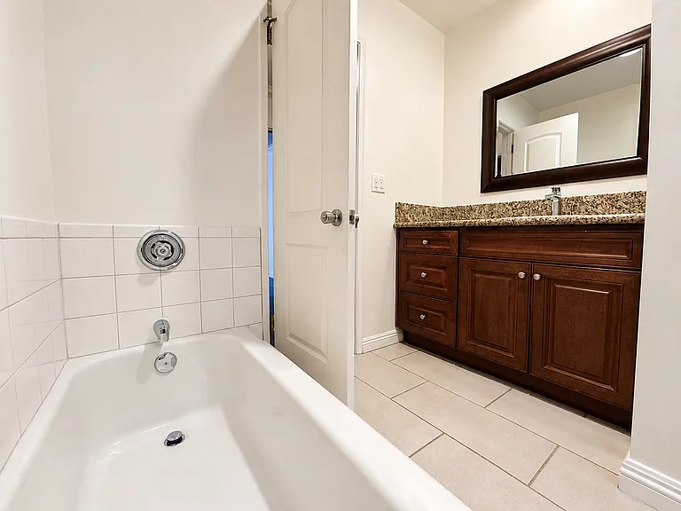 14306 Riverside Dr — Photo 12