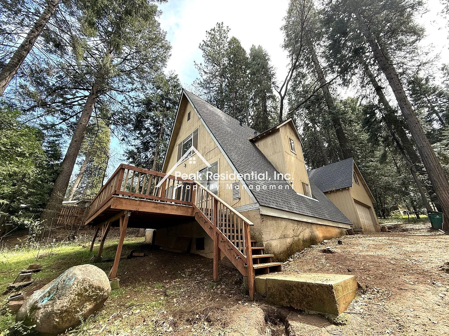 Fantastic 3bd/2ba Camino home with 2 Car Garage — Photo 3