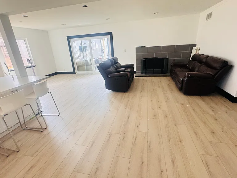 9327 Woodley Ave — Photo 5