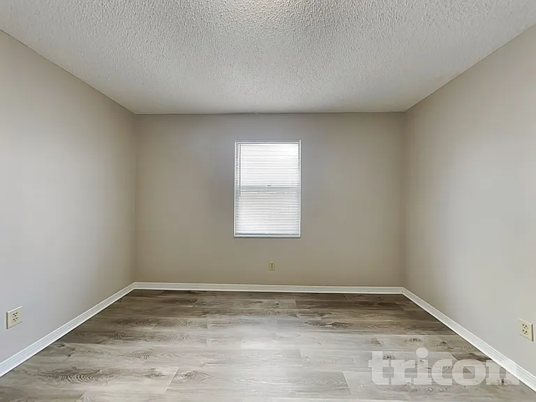 670 Roger Sherman St — Photo 15
