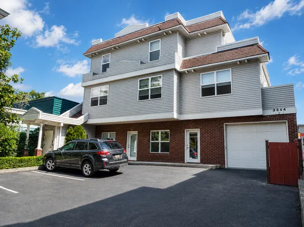 3644 Woodland Park Apartments are located in Wallingford, 3644 Woodland Park Ave N APT 2, Seattle, WA 98103