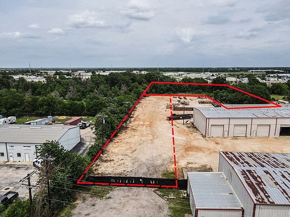 4th image of Clarks Ln