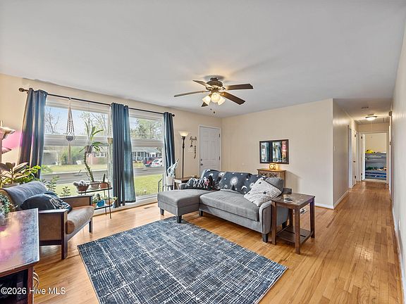 4th image of 706 Vernon Drive