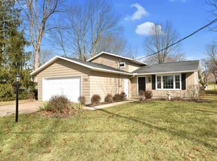 1704 Gulf Rd, Elyria, OH 44035