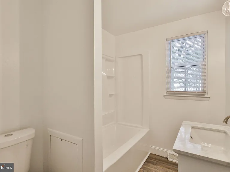 305 S Warminster Rd #B2 — Photo 21