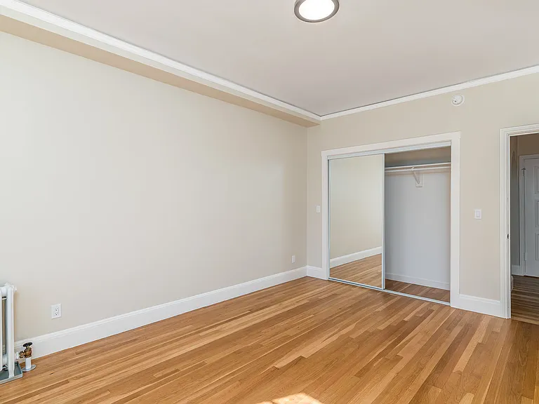 2200 Leavenworth — Photo 15
