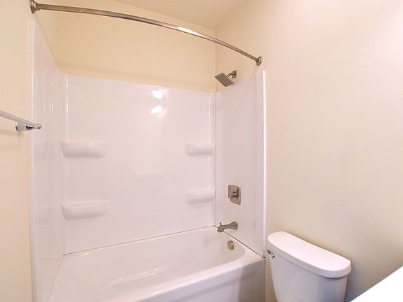 5th image of 1306 Woodlawn Ave #1C