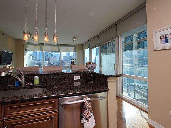 4th image of 757 N Orleans St APT 1211