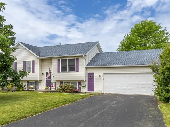 11 Wenrich Cir, West Henrietta, NY 14586
