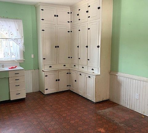 4th image of 2775 King Rd