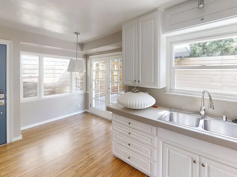 1326 Pacific St — Photo 8
