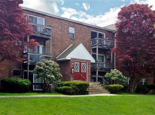 82 Sandwich Rd, Buzzards Bay, MA 02532