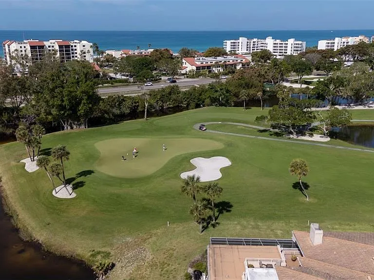 2013 Harbour Links Dr #2013 — Photo 6