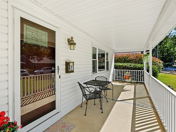 4th image of 611 Rondeau Dr